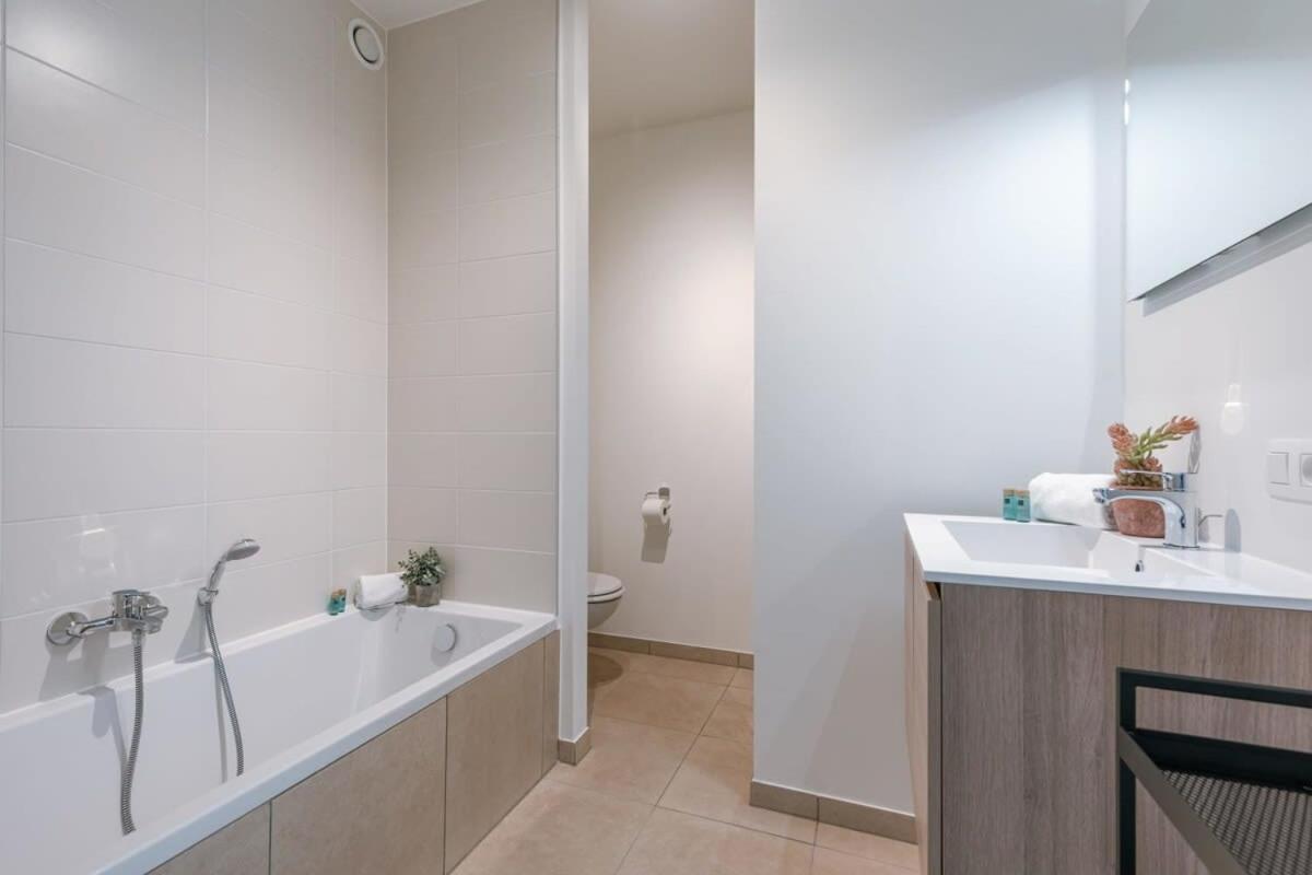 Huswell - Lovely New Apartment At The Harbor + Parking Брюж Екстериор снимка