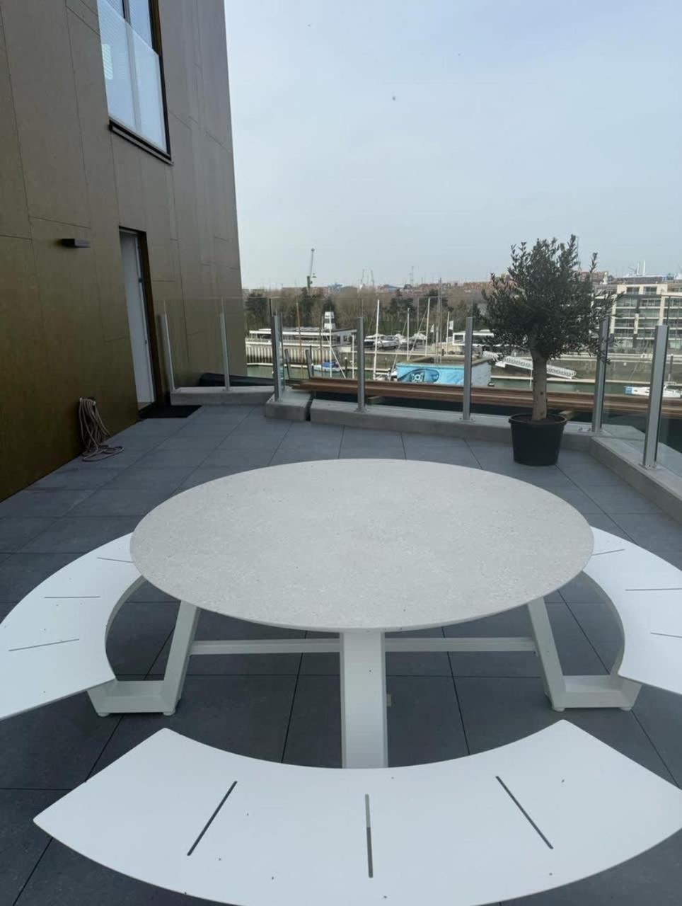 Huswell - Lovely New Apartment At The Harbor + Parking Брюж Екстериор снимка